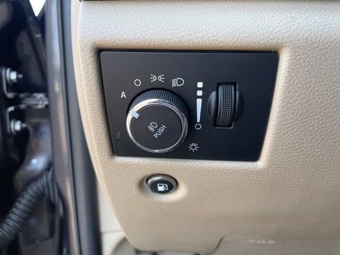 Used 2020 Jeep Grand Cherokee Overland image 17