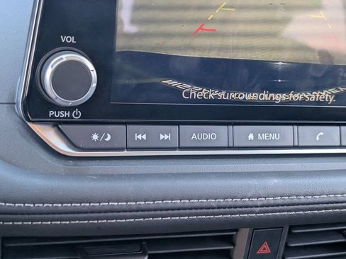 Certified 2025 Nissan Rogue S FWD image 15