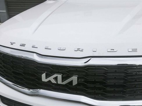 Certified 2022 Kia Telluride LX image 7