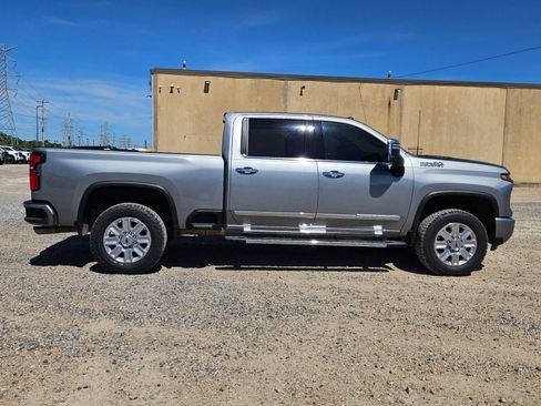 Used 2024 Chevrolet Silverado 3500 High Country w/ High Country Premium Package AWD/4WD image 7