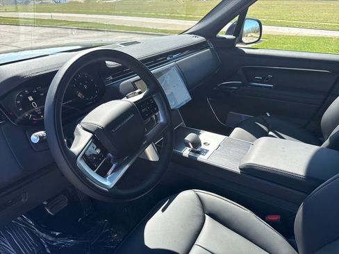 New 2026 Land Rover Range Rover Long Wheelbase SE AWD/4WD image 11