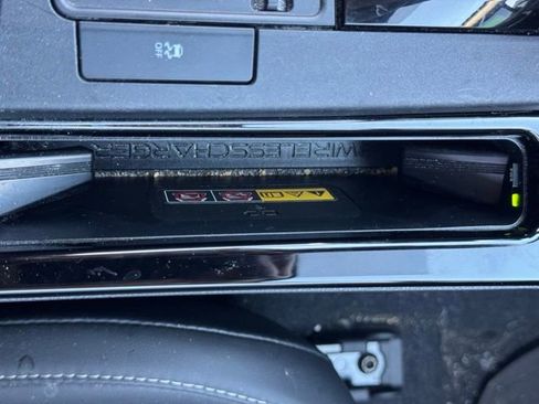 Used 2025 Toyota Prius XLE FWD image 26