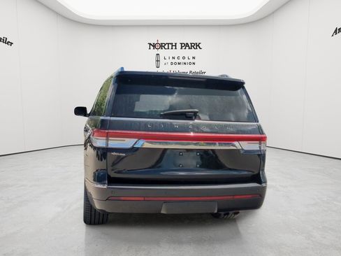 Used 2023 Lincoln Navigator Reserve AWD/4WD image 4
