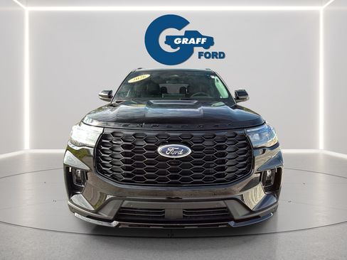 Used 2026 Ford Explorer ST-Line w/ ST-Line Street Pack AWD/4WD image 3