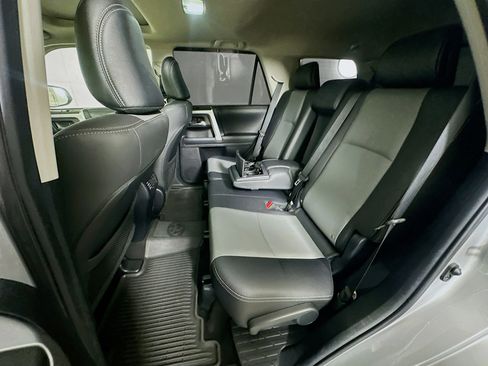 Used 2020 Toyota 4Runner SR5 Premium w/ Moonroof Package RWD image 26