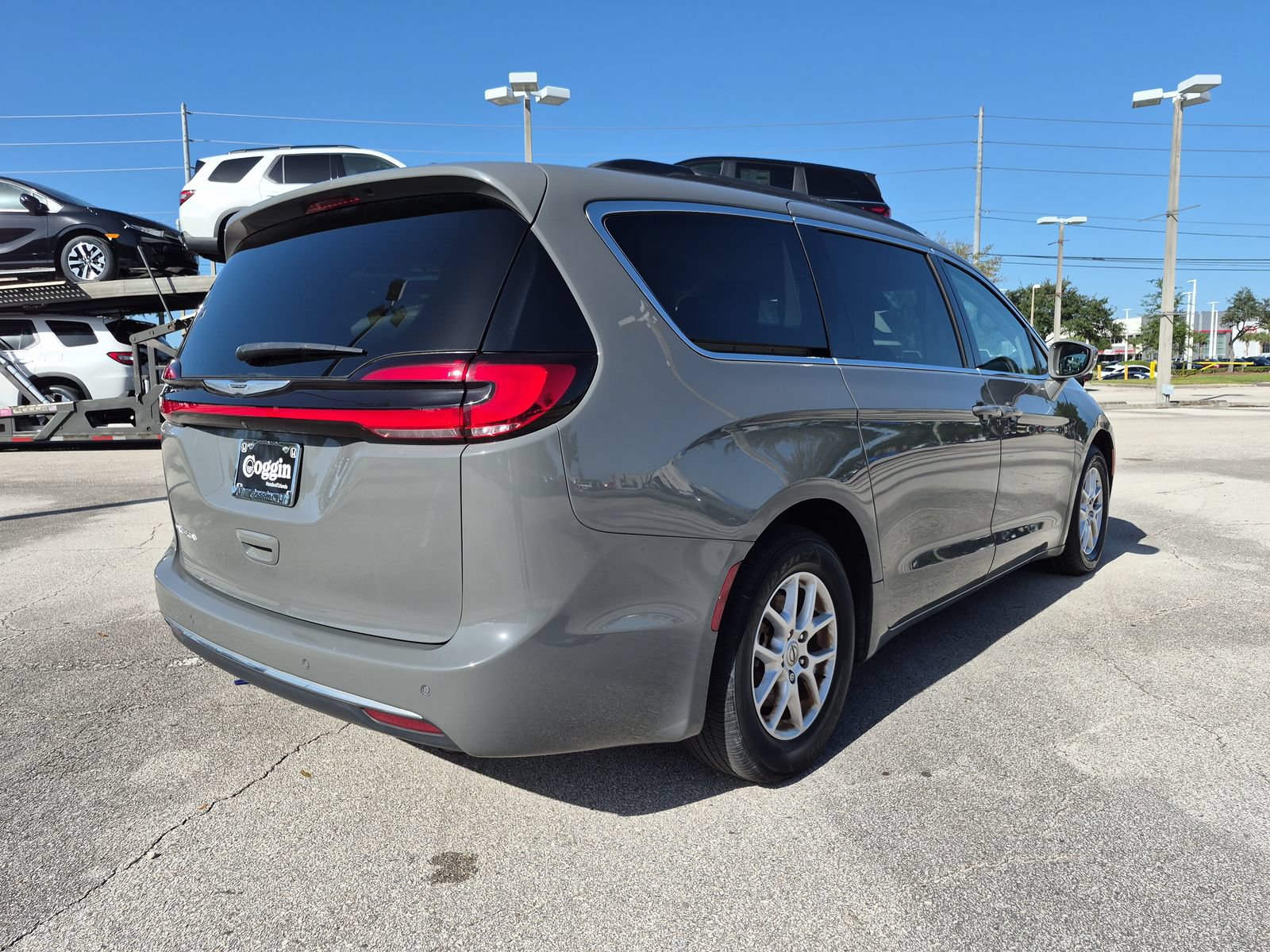Used 2022 Chrysler Pacifica Touring-L FWD image 6