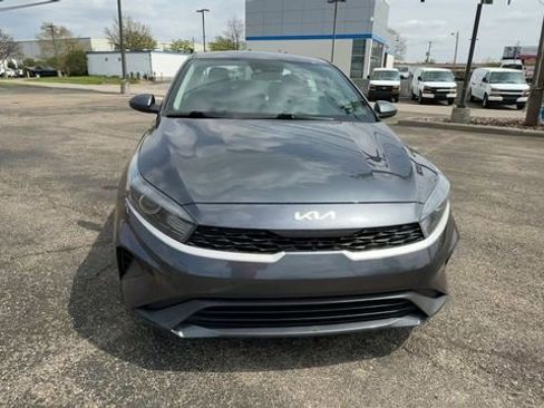 Used 2022 Kia Forte LXS FWD image 3
