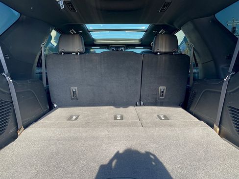Used 2022 Chevrolet Tahoe High Country AWD/4WD image 14