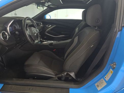 Used 2022 Chevrolet Camaro LT w/ Technology Package image 9