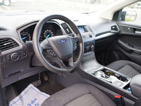 Used 2019 Ford Edge SE image 8