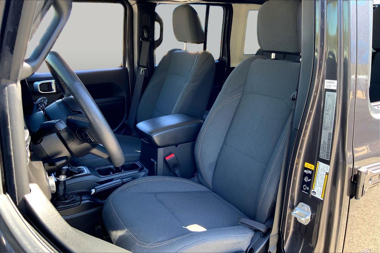 Used 2024 Jeep Wrangler Unlimited w/ Convenience Group AWD/4WD image 8