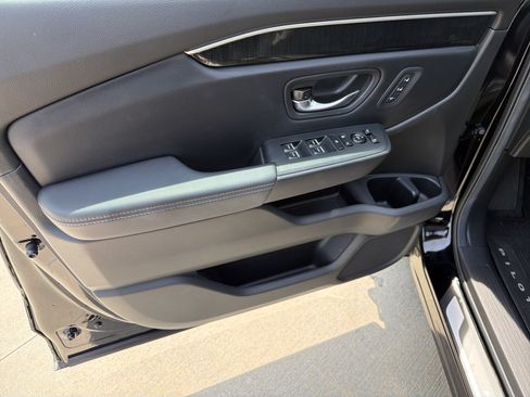 Used 2025 Honda Pilot Elite image 14