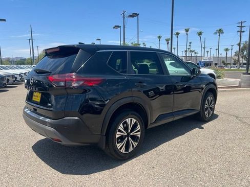 Used 2023 Nissan Rogue SV FWD image 4