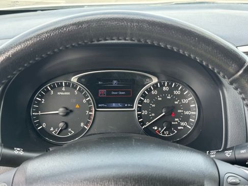 Used 2020 Nissan Pathfinder SV image 19