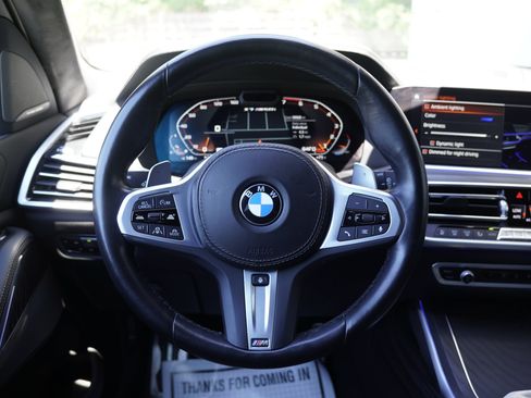 Used 2022 BMW X7 M50i AWD/4WD image 17