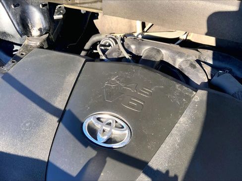 Used 2019 Toyota Highlander XLE image 29