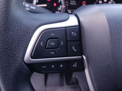 Used 2023 Toyota Highlander L image 32