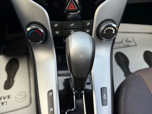 Used 2015 Chevrolet Cruze LT image 36