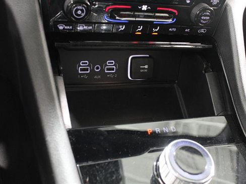 Used 2023 Jeep Grand Cherokee L Laredo image 16