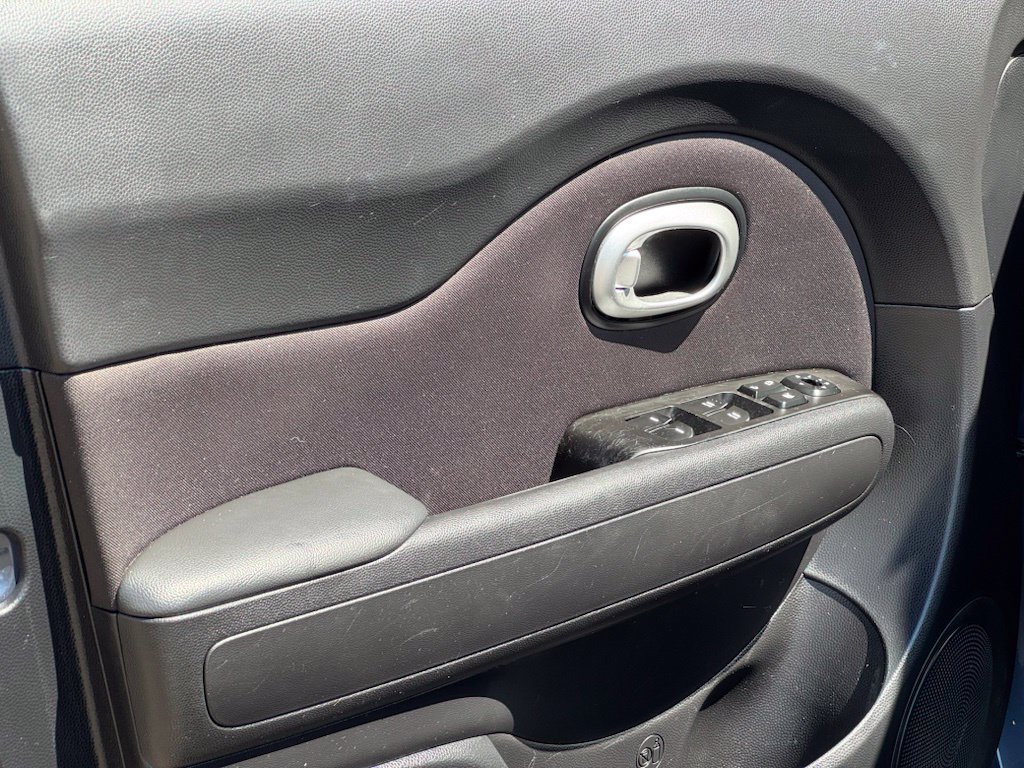 Used 2016 Kia Soul + FWD image 9