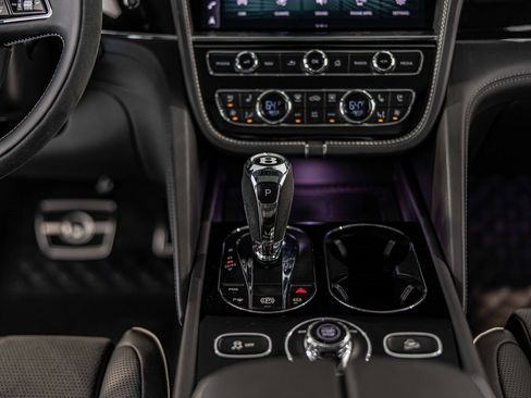 Used 2022 Bentley Bentayga image 43