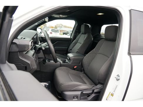 Used 2024 Toyota Tacoma SR image 15