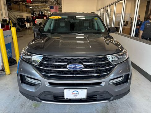 Certified 2023 Ford Explorer XLT w/ Equipment Group 202A AWD/4WD image 3