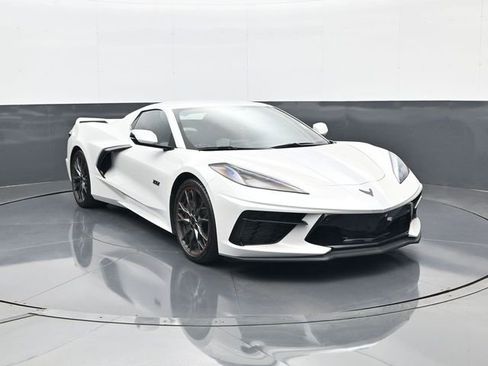 Used 2023 Chevrolet Corvette Stingray Premium Conv w/ Z51 Performance Package RWD image 3
