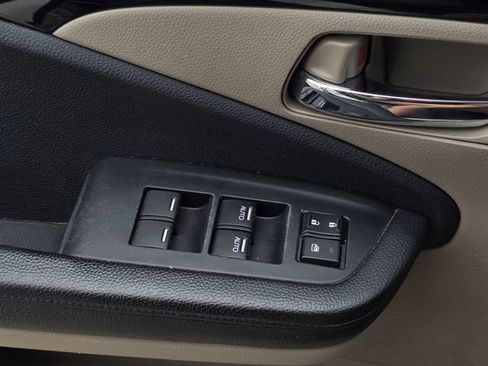 Used 2017 Honda Pilot Touring image 21