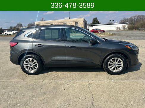 Used 2020 Ford Escape SE image 6