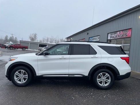 Used 2020 Ford Explorer XLT w/ Comfort Package image 4
