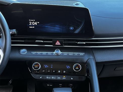 Used 2023 Hyundai Elantra SEL w/ Convenience Package image 15