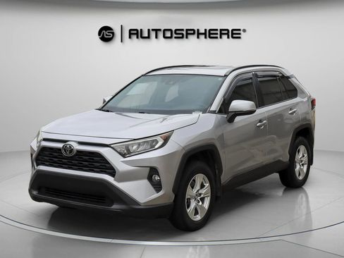 Used 2019 Toyota RAV4 XLE image 4