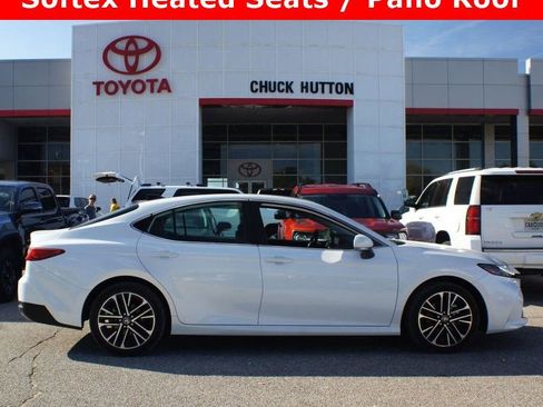 Used 2025 Toyota Camry XLE image 1