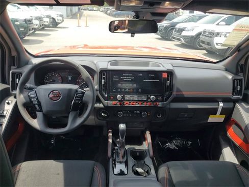 Used 2025 Nissan Frontier PRO-4X image 22
