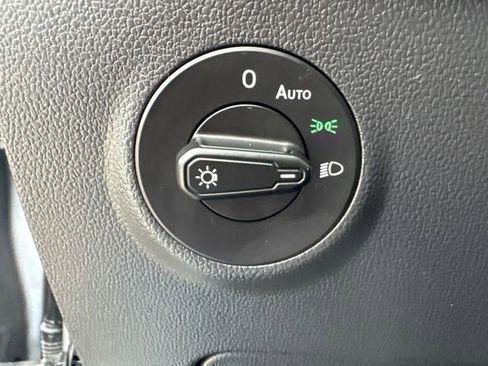 Used 2024 Volkswagen Taos SE image 27