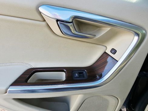 Used 2015 Volvo S60 T5 Premier w/ Convenience Package image 25