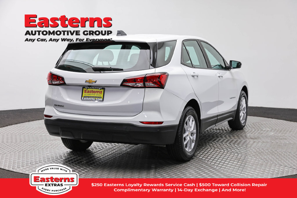 Used 2023 Chevrolet Equinox LS w/ Driver Confidence II Package FWD image 6