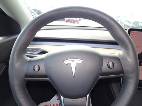 Used 2021 Tesla Model Y Long Range image 21