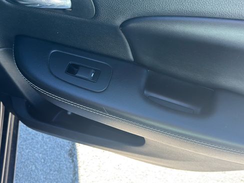 Used 2012 Chrysler 200 Limited image 36