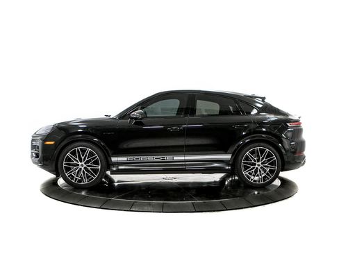 Used 2025 Porsche Cayenne Turbo AWD/4WD image 2