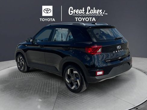 Used 2025 Hyundai Venue SEL FWD image 3