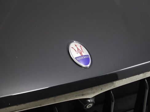 Used 2018 Maserati Levante GranSport image 19