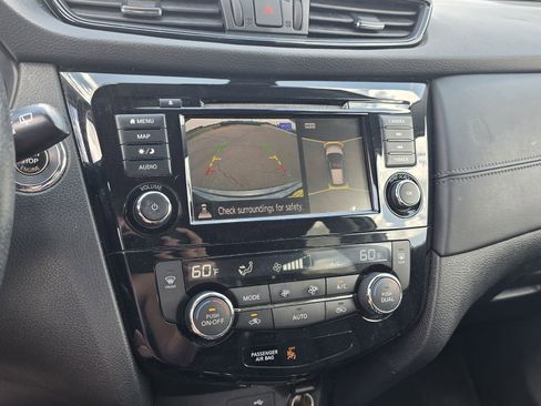 Used 2019 Nissan Rogue SL AWD/4WD image 16