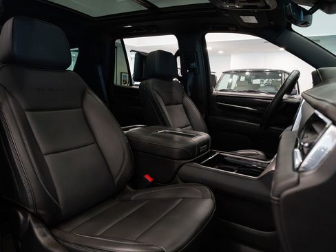 Used 2024 GMC Yukon Denali w/ Denali Reserve Package AWD/4WD image 12