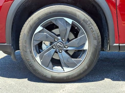 Used 2025 Nissan Rogue SV AWD/4WD image 8