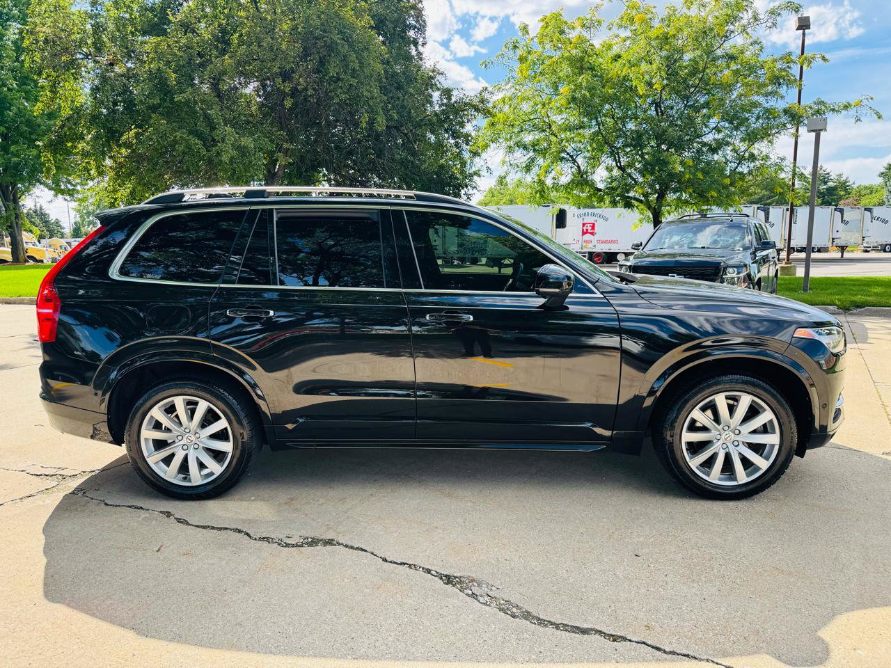 Used 2016 Volvo XC90 T6 Momentum w/ Momentum Plus Package AWD/4WD image 2