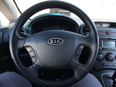 Used 2009 Kia Rondo LX FWD image 17