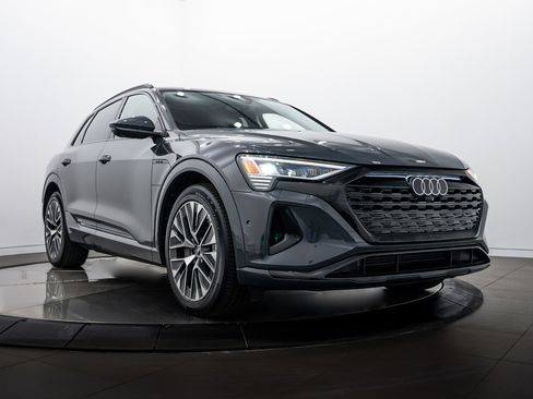 Used 2024 Audi Q8 e-tron Prestige image 1