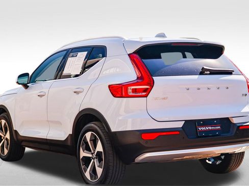 Used 2025 Volvo XC40 B5 Plus image 5